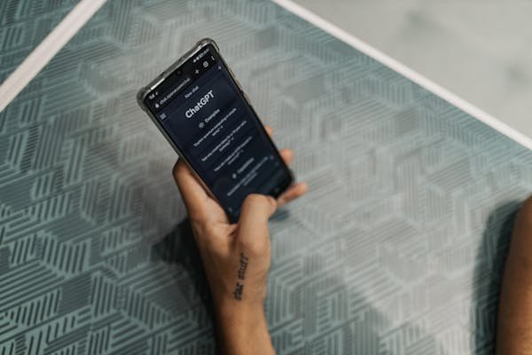 ChatGPT : l'outil gratuit qui facilite vos conversations en français